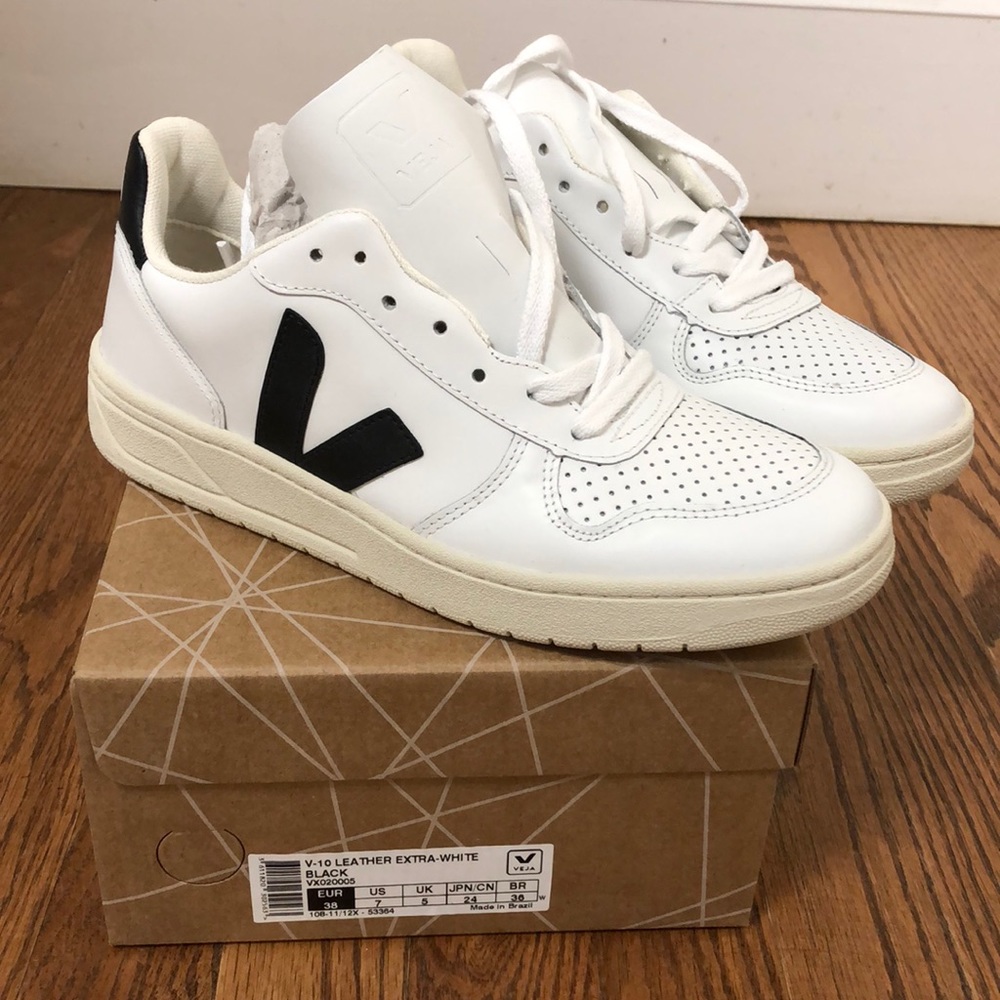 Veja v10 black and white